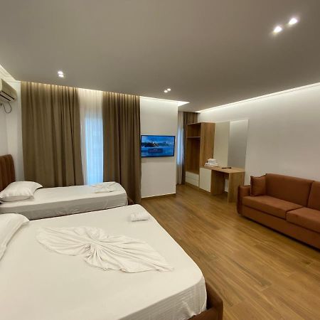 Hotel Vila Mare Драч Екстериор снимка