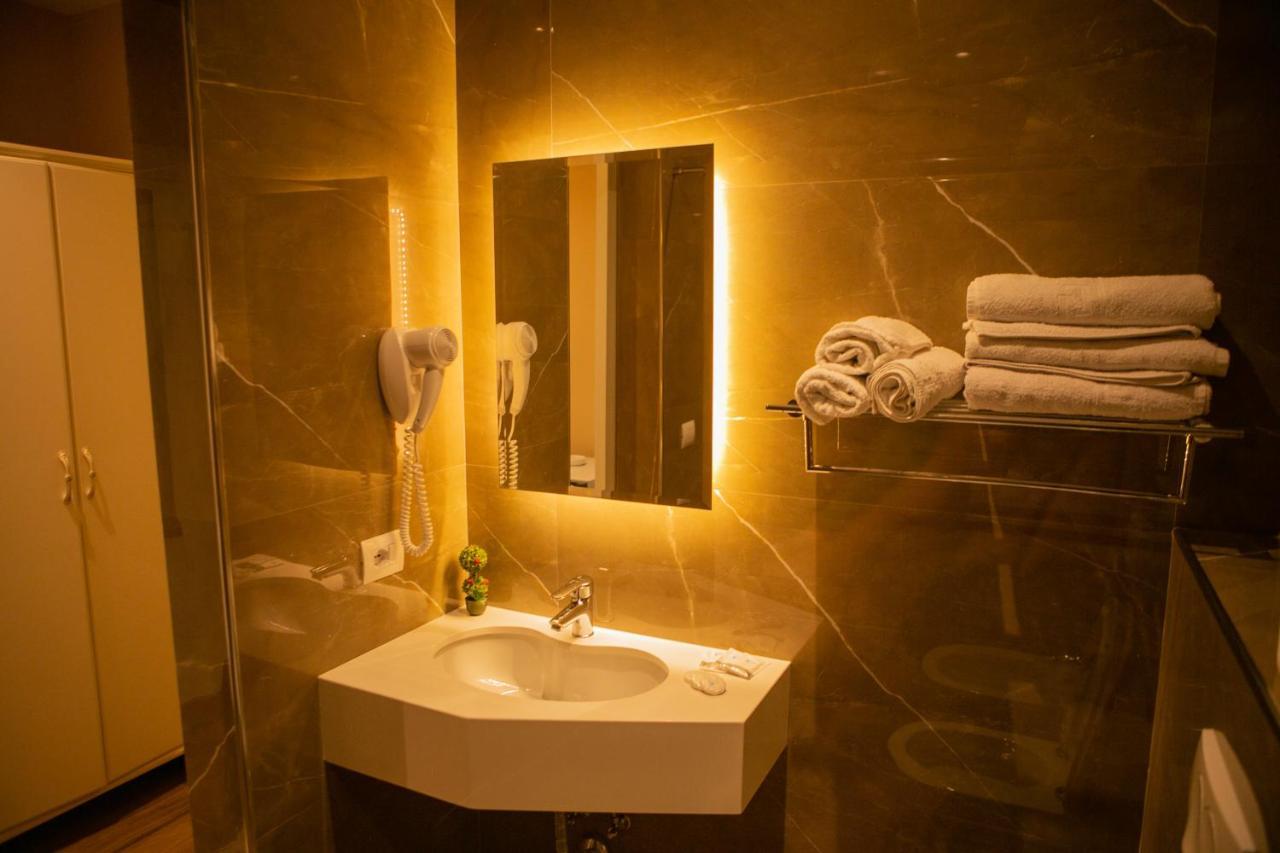 Hotel Vila Mare Драч Екстериор снимка