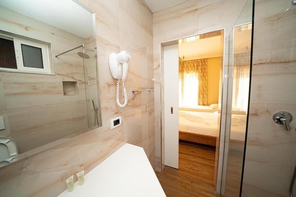 Hotel Vila Mare Драч Екстериор снимка