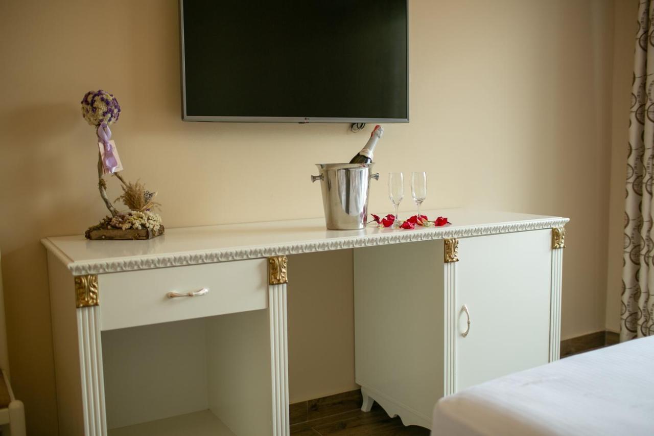 Hotel Vila Mare Драч Екстериор снимка
