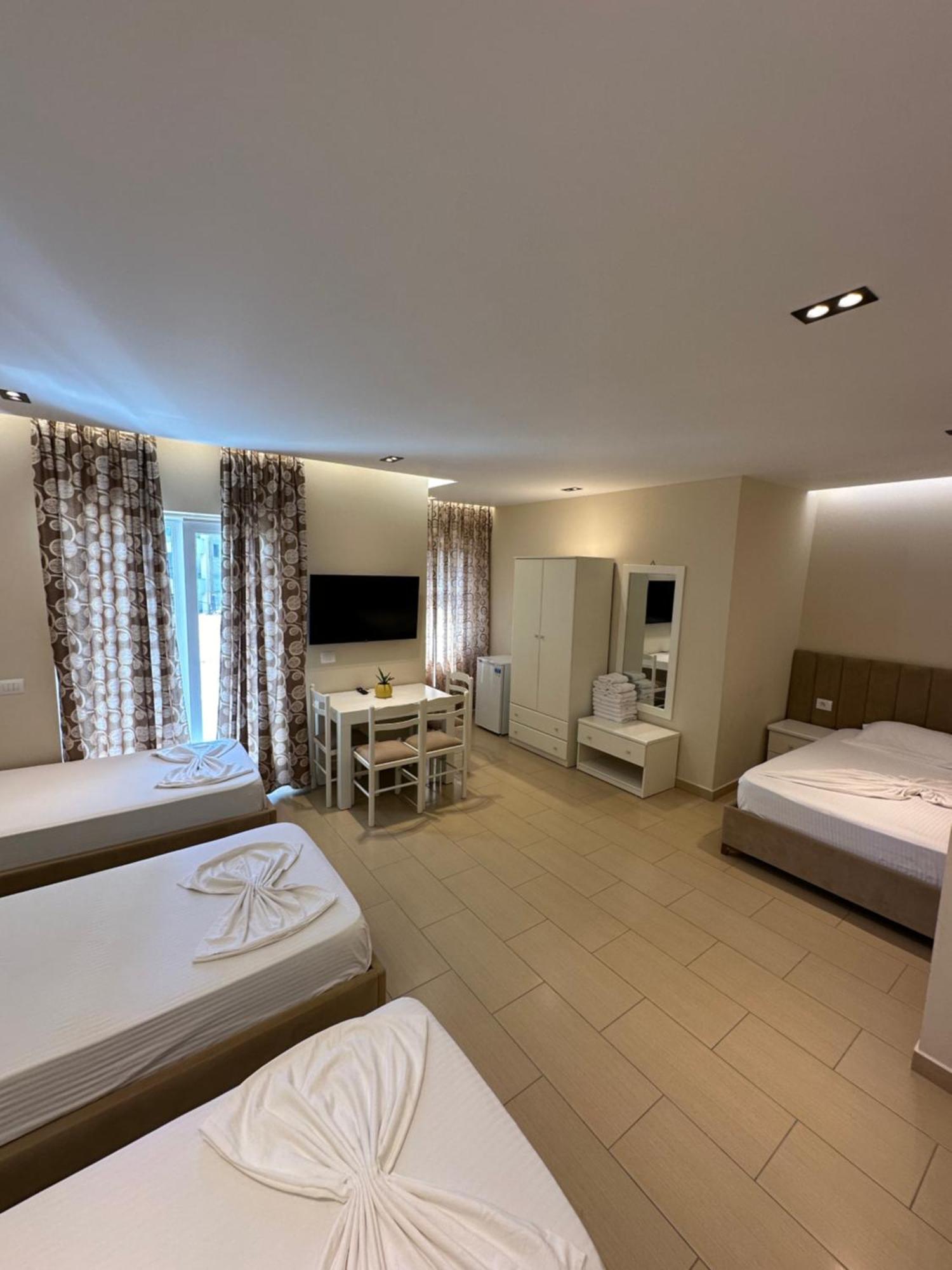 Hotel Vila Mare Драч Екстериор снимка