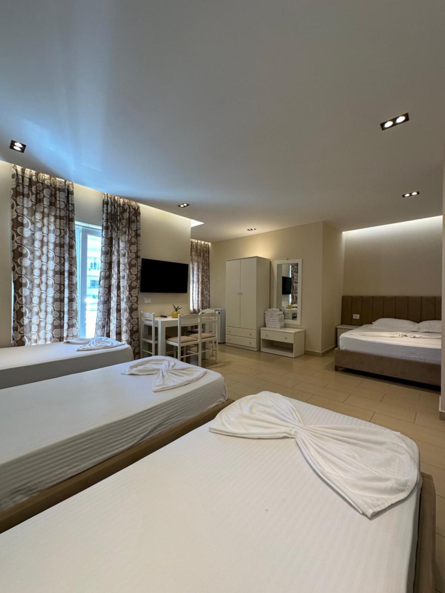 Hotel Vila Mare Драч Екстериор снимка