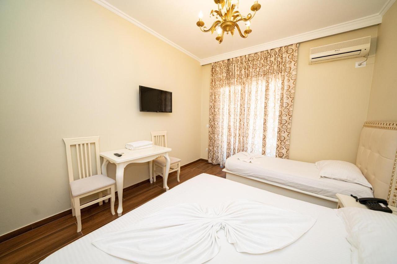 Hotel Vila Mare Драч Екстериор снимка