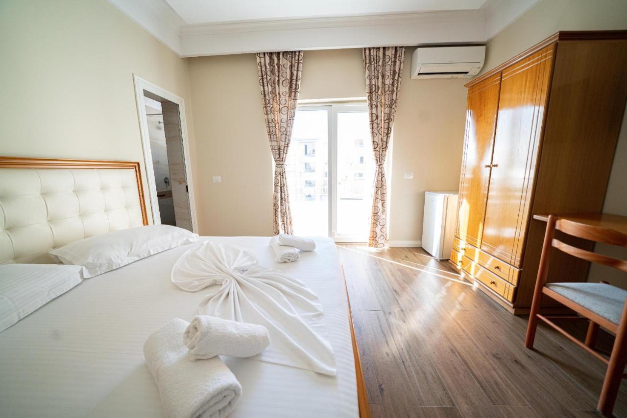 Hotel Vila Mare Драч Екстериор снимка